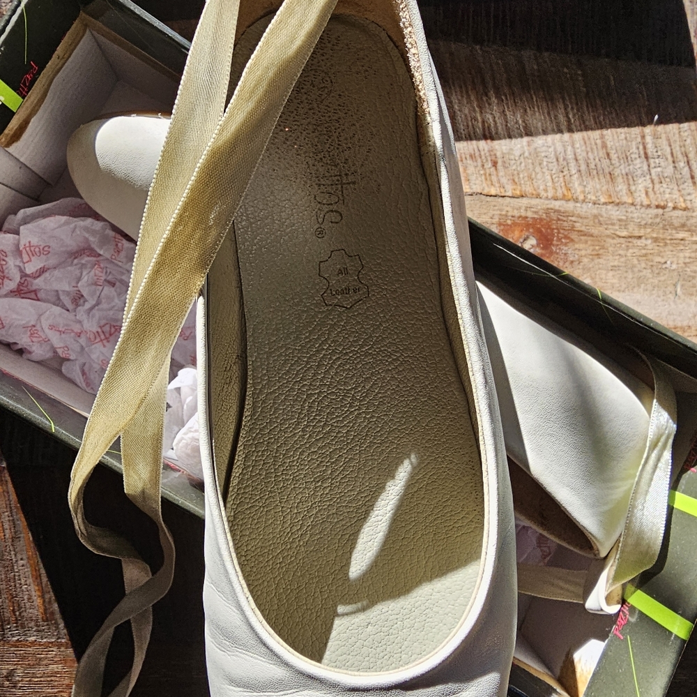 Girls size 34 Pazitos Ballet Flat Dress Shoe